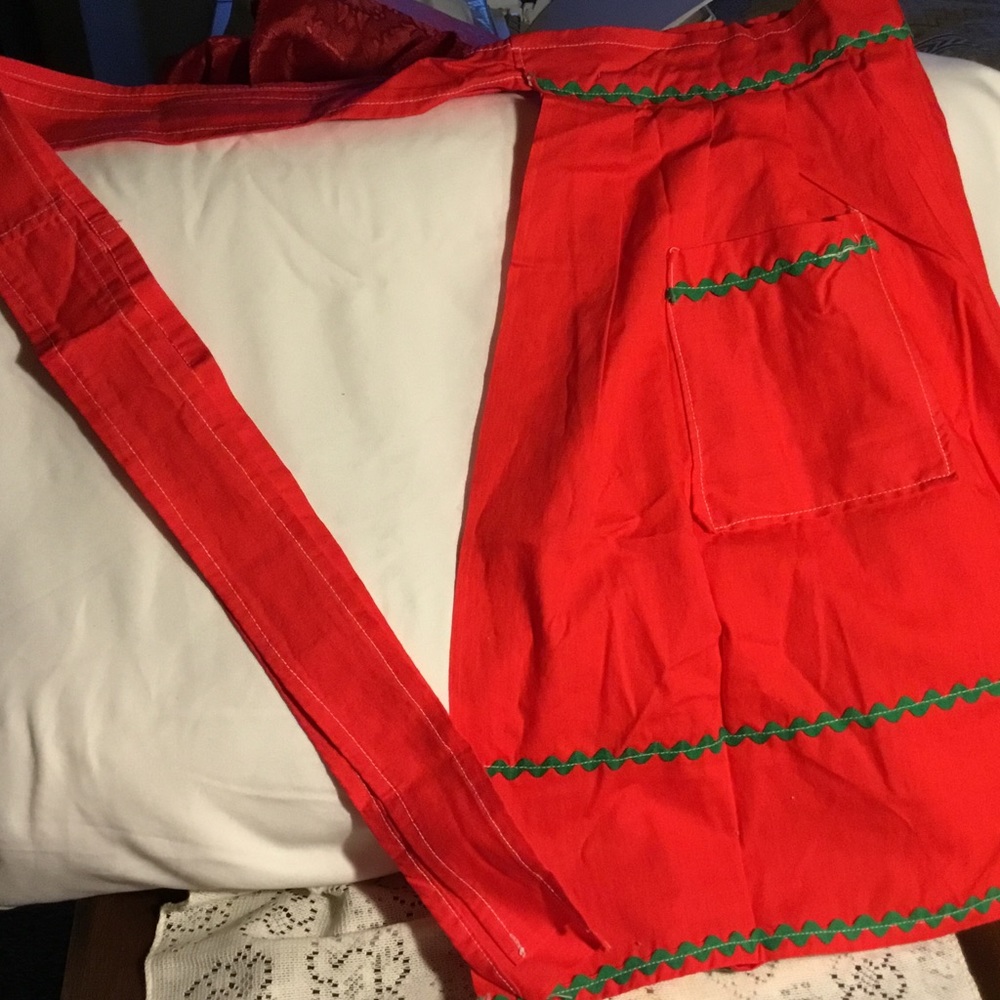 🛒Christmas Red with Green-Colored RicRac Apron
